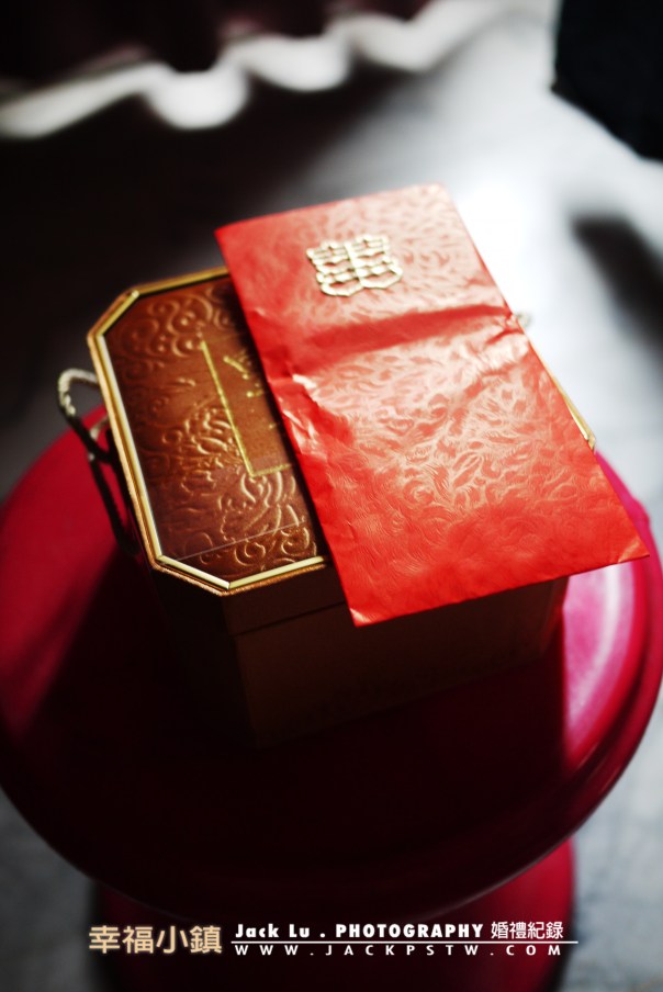 謝謝明璋和玉真送的可愛的小囍餅