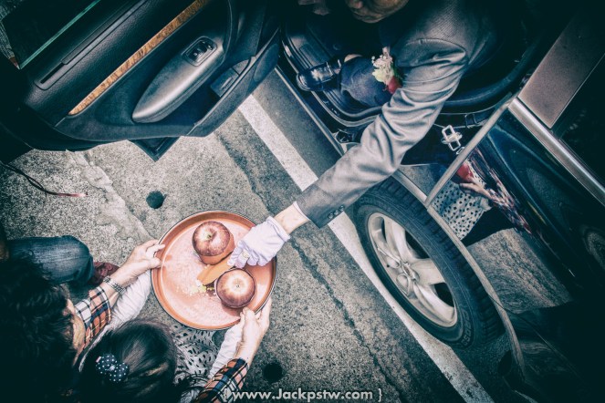 新郎開門給紅包