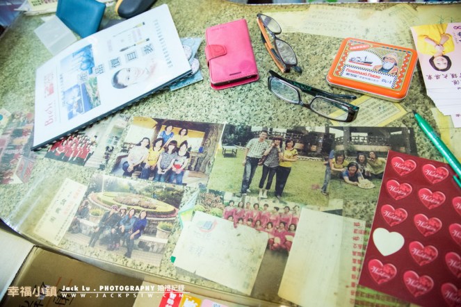 新娘家母親的辦公桌上的照片