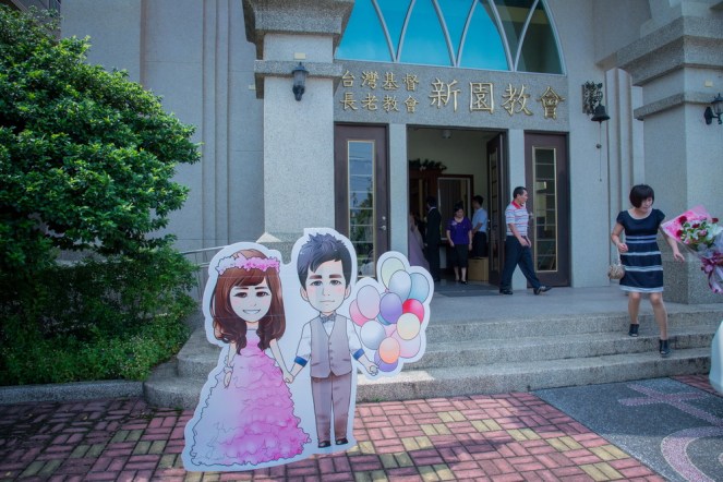 新娘為了結婚特別做的超可愛卡通版的人形立牌,可惜最後時間上有點趕沒有拍到很多張