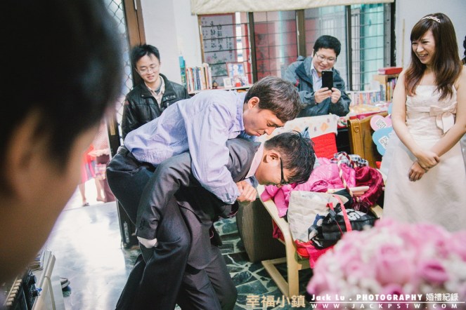 真是辛苦了,新郎官