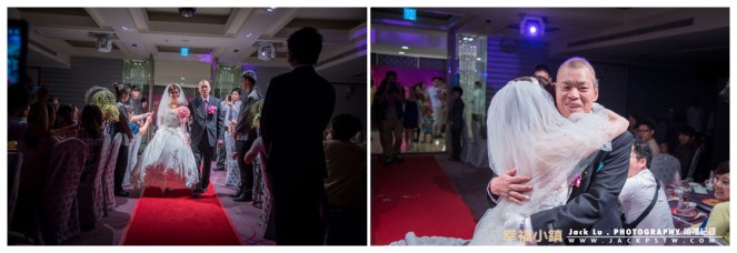 父親牽的新娘進場,還好這次寒軒宴會廳夠長比較容易拍到這樣的畫面