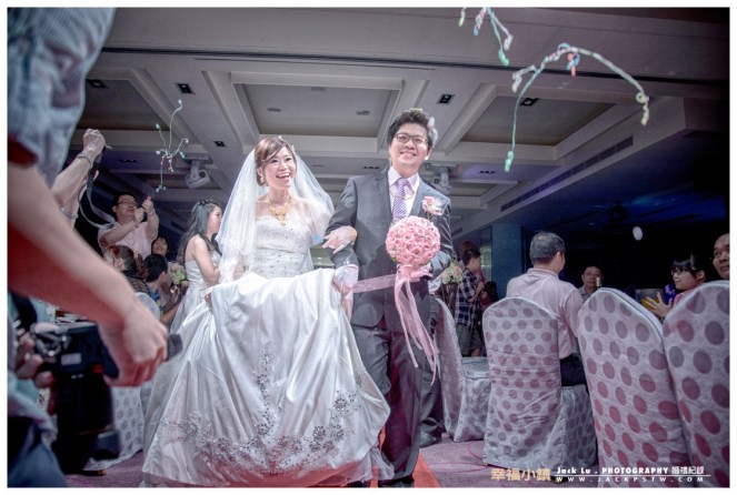 個人還滿喜歡這張,他們兩人的自己表情享受當下的氣氛