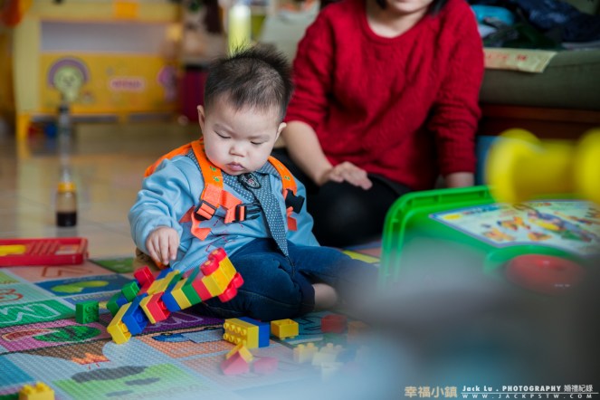 讓父母不用擔心,在外面攝影棚不知玩具上有多久沒清洗