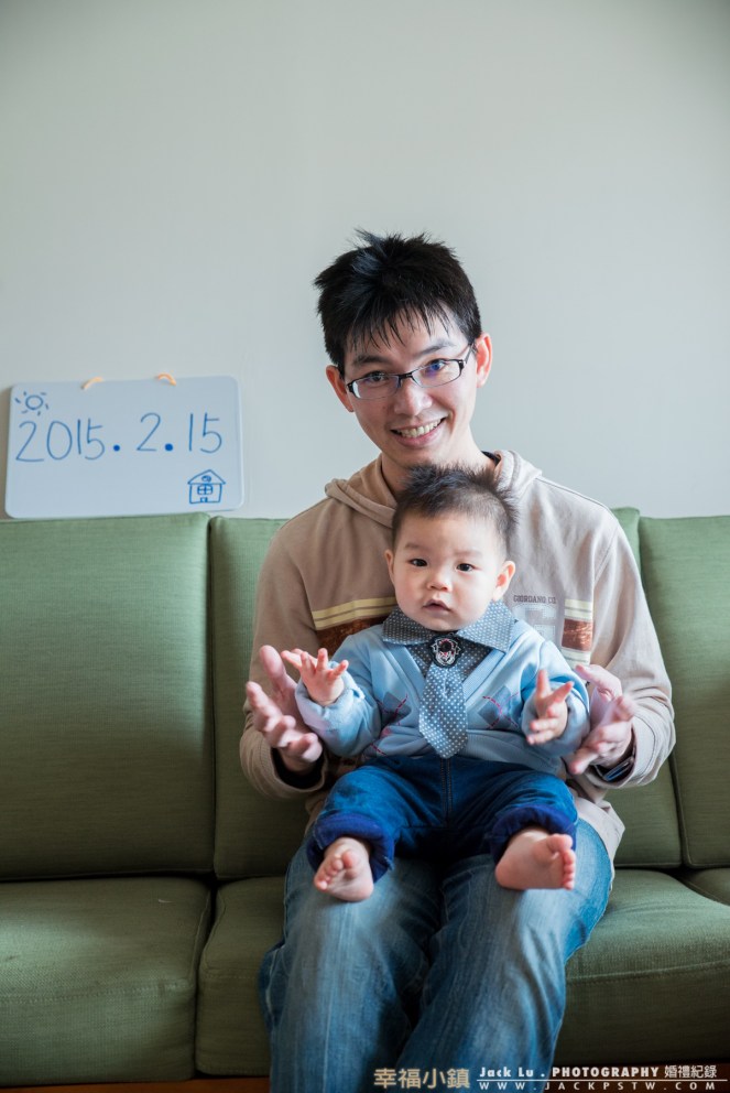 小朋友與父親的合照, 一歲時