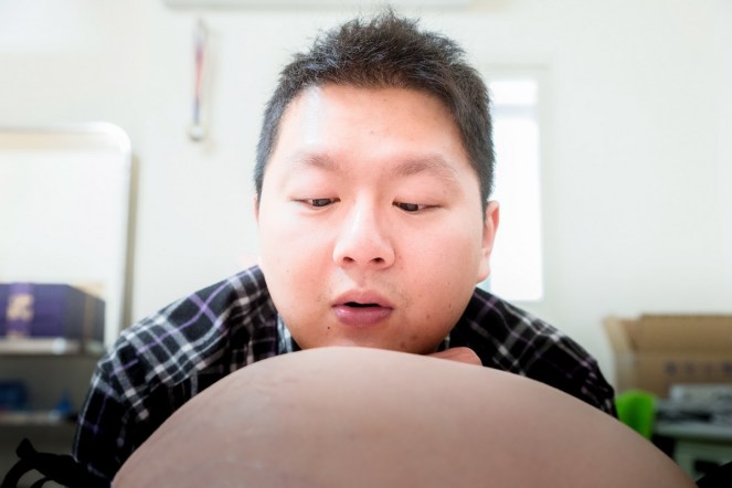 先生很自豪的說這個是被我弄大的