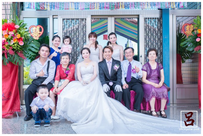 在家門前大合照