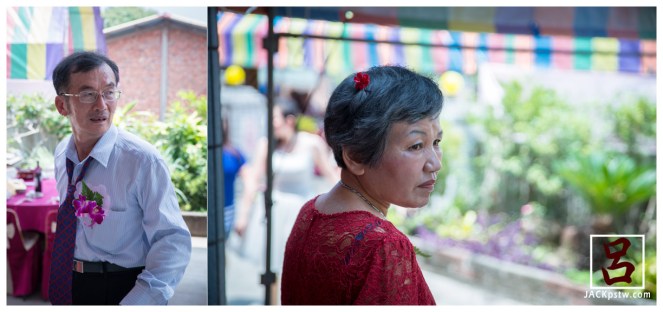 新郎父母忙進忙出