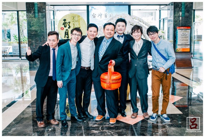 今天最佳男主角與他的好友伴郎合照