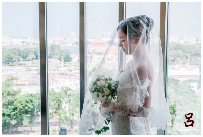 趁在等電梯時,幾張照, 蓮潭會館的電梯旁的窗戶