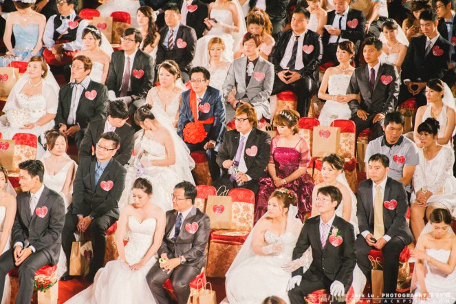 2016-高雄集團婚禮-婚禮攝影 2016-高雄集團婚禮-婚禮攝影-有一些新人可能辦法趕上就會座位上放個紙帶,基本一定要在報到時間到達