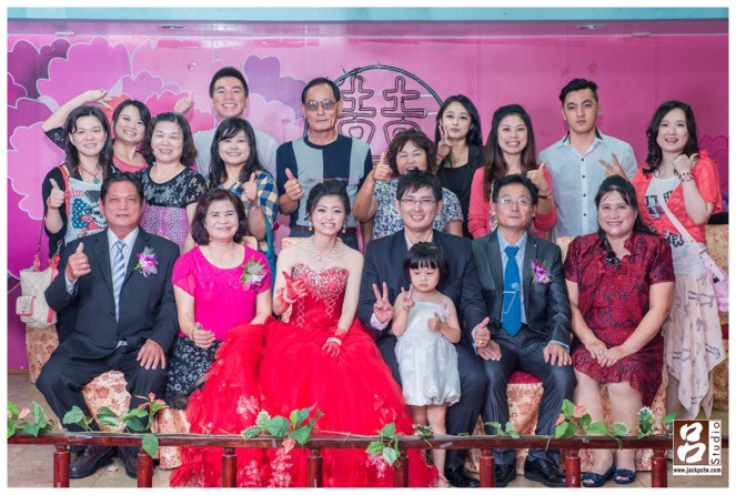 家庭長輩喝茶完接得也可拍攝家族大合照，如果是晚宴的話可能就不適合，怕太晚進行的太晚