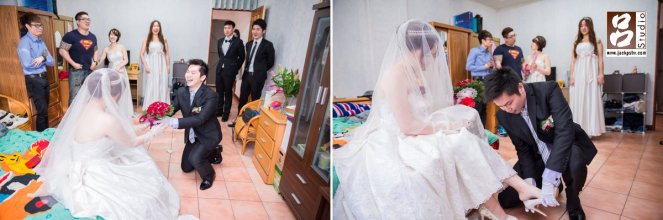 幫新娘穿上婚鞋