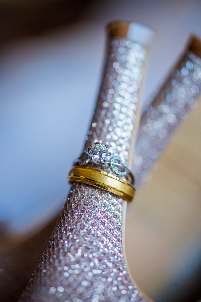 新娘婚鞋配上鑽戒