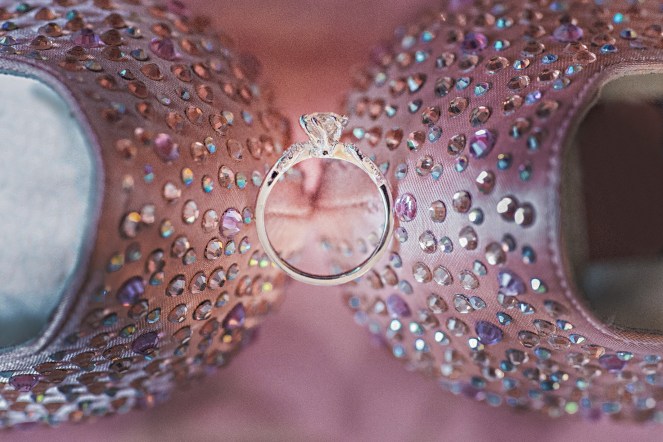 粉色婚鞋拍攝,其實這是伴娘的鞋,我看到她漂亮的顏色拿來拍看看