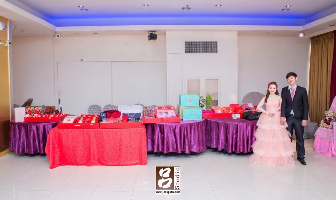 新人與12禮的照片