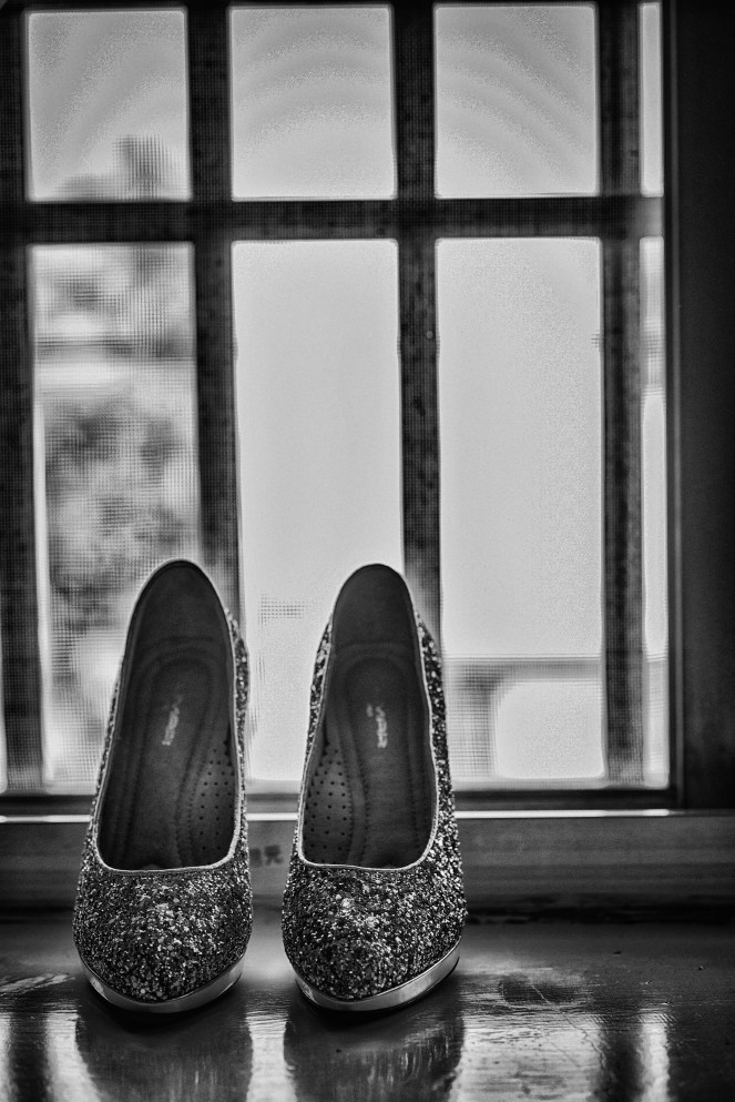 亮晶晶的婚鞋,我嘗試使用黑白照,鞋上的亮片變的更明顯