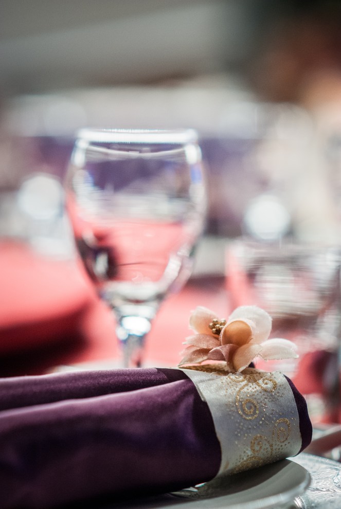 在夢時代的雅悅會館拍攝,我看到婚宴桌上擺的很好看,就花點時間拍攝