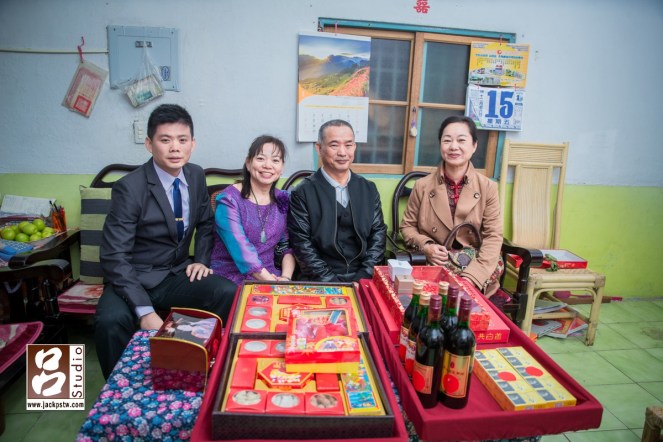 男方家屬, 媒婆與12禮,文訂儀式