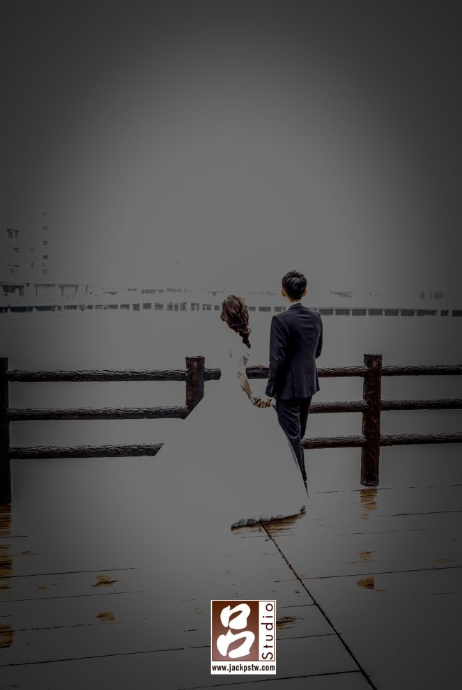 其實這張是拍壞的，原本在室內拍，移到外面結果忘記調整曝光，就變成這樣