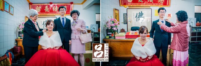 雙方母親幫女婿和媳婦帶項鍊的畫面