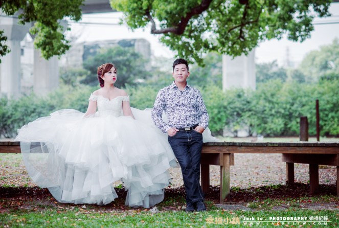 這張是他們在休息時,我偷拍到了畫面,後來新娘也把挑選這張