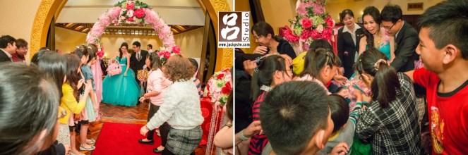 新人二次進場,新娘換上tiffany色的晚禮服,一進場就被大朋友小朋友包圍嚇到