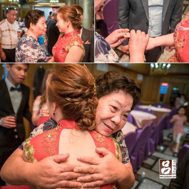 新娘奶奶看到Angela嫁到澳洲很難的看到她,現場塞給她的一金戒子 新娘奶奶看到Angela嫁到澳洲很難的看到她,現場塞給她的一金戒子