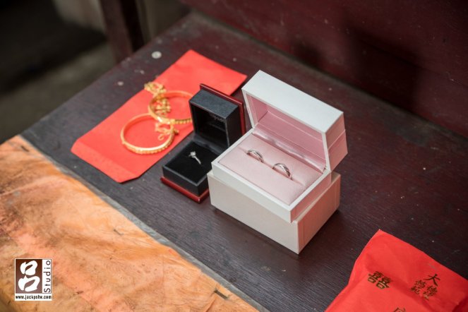 訂婚儀式的戒指 訂婚儀式的戒指