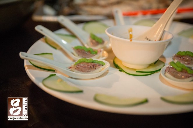 響羅雷餐廳-生鮮魚苗,還有一道菜叫"三杯鱷魚肉"我和新秘都嚇到