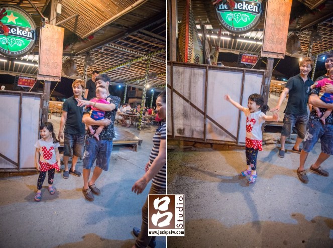 爺爺要坐車離開, 妹妹很熱情一直在對爺爺說goodbye