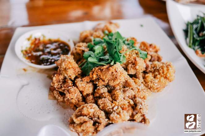 椒麻雞算是台灣人每到泰式餐廳最愛點的餐點之一,你問我味道如何!?應該跟其他餐廳就差不多