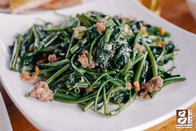 蝦醬空心菜也是熱門餐點之一