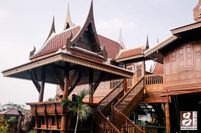 我們預約的桌位,我們當天還有一位孕婦, 如果太胖要注意下是否可坐進去