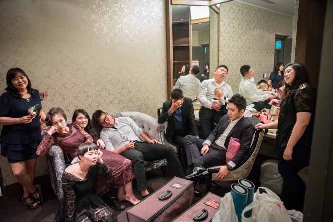 從早上5點忙到,下午4點多,大家眼神已死了