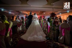 新人進場後方白紗畫面