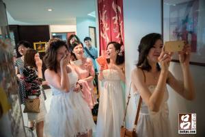 新娘要求新郎愛情宣言要用台語，逗得後面的校不停