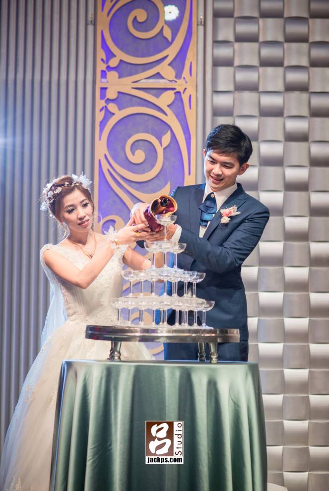 和樂宴會館-倒香檳塔