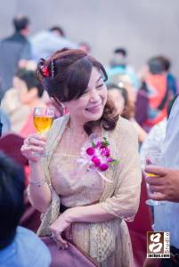 女方主婚人獨照