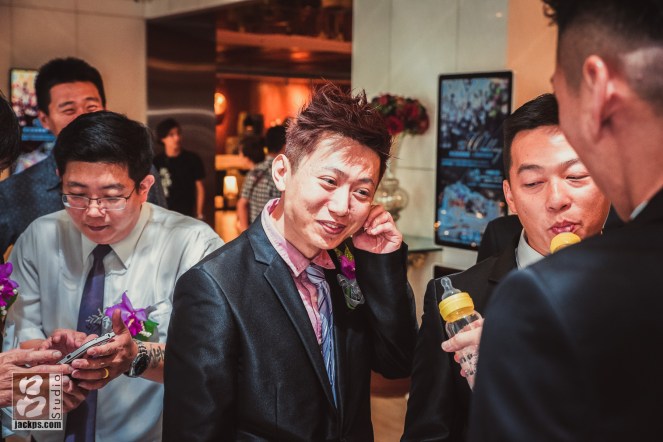 伴郎有點不好意思