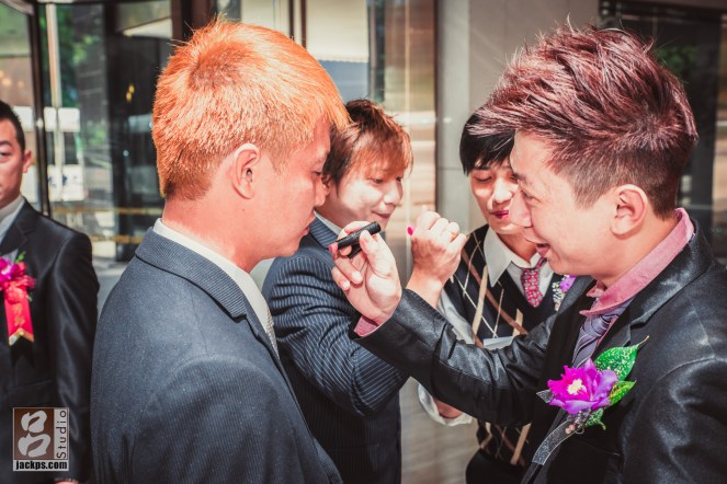 闖關遊戲:用口紅寫字