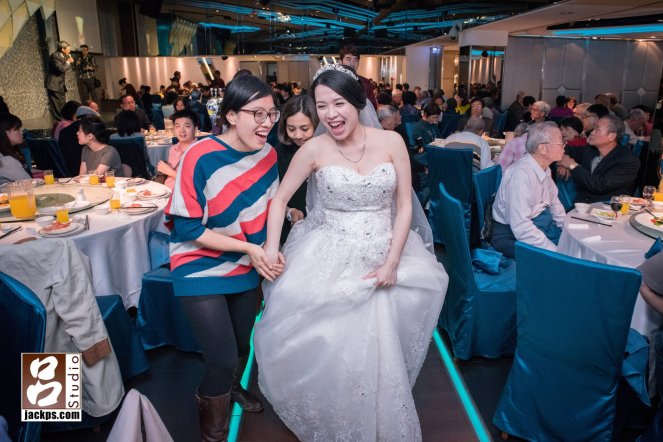 新娘與好久不見得同學