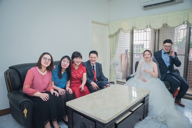 家中客廳新娘照片