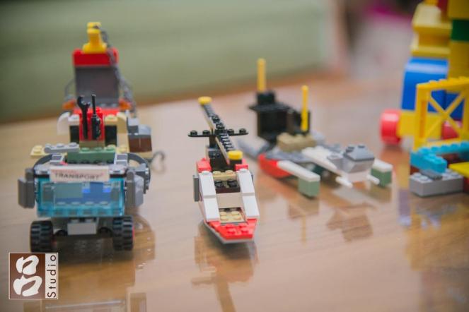 樂高積木車子與直升機