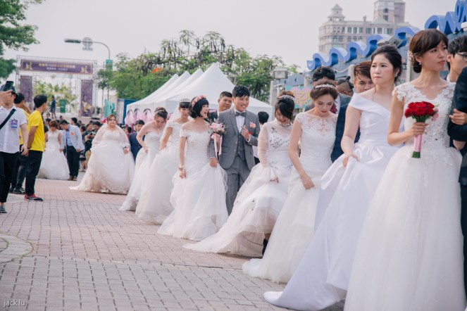 穿白紗的新娘們