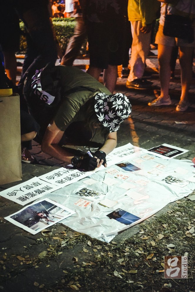 自製的簽名海報