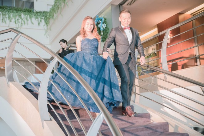 二進海藍色禮服