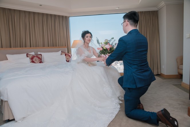 新郎高跪姿