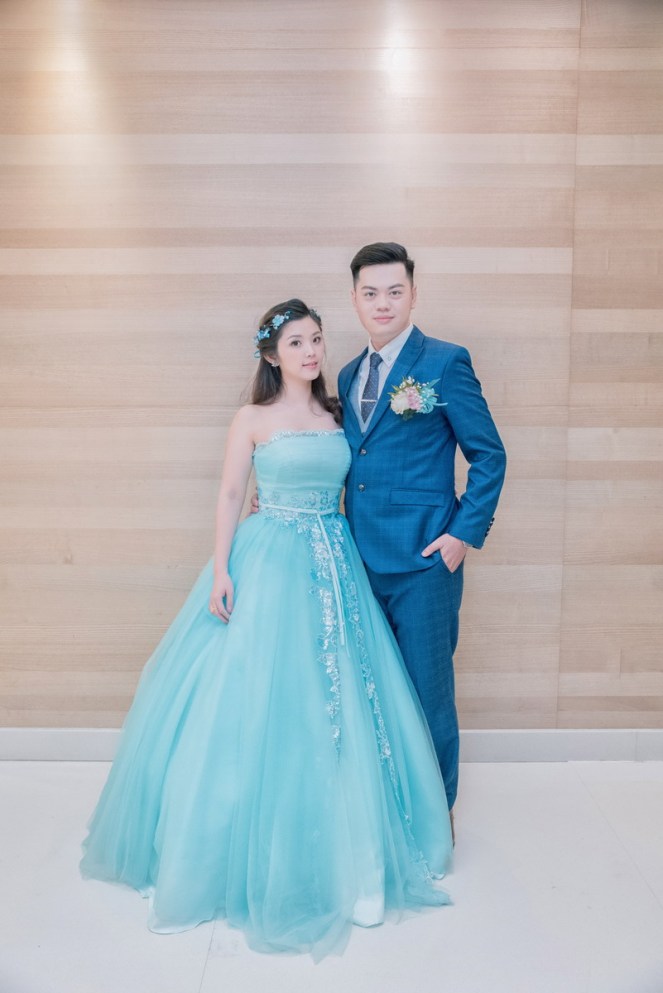 水藍色的晚禮服