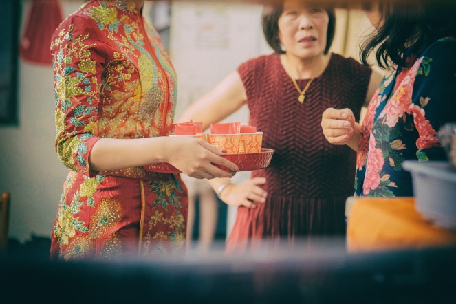 新娘端的奉茶盤